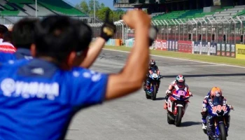 นักบิดไทยยามาฮ่า พลิกเกม ARRC คว้าโพเดียมได้ทั้ง ไอเดีย-กฤตภัทร และ ตี-อนุภาพ ที่โชว์ฟอร์มเก่ง ที่ สนามเซปัง อินเตอร์เนชั่นแนล เซอร์กิต ประเทศมาเลเซีย