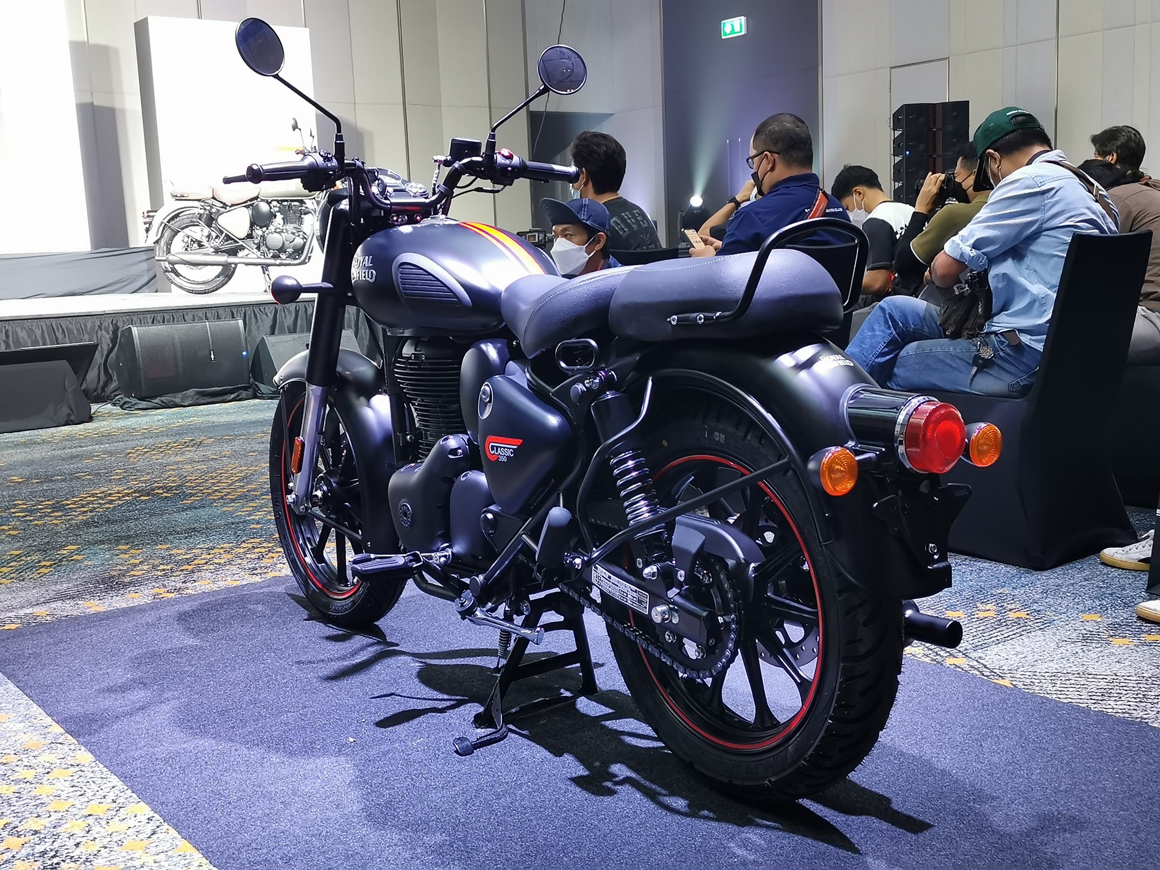 รูปภาพ โรยัล เอ็นฟีลด์ Royal Enfield Classic 350 DARK ปี 2022