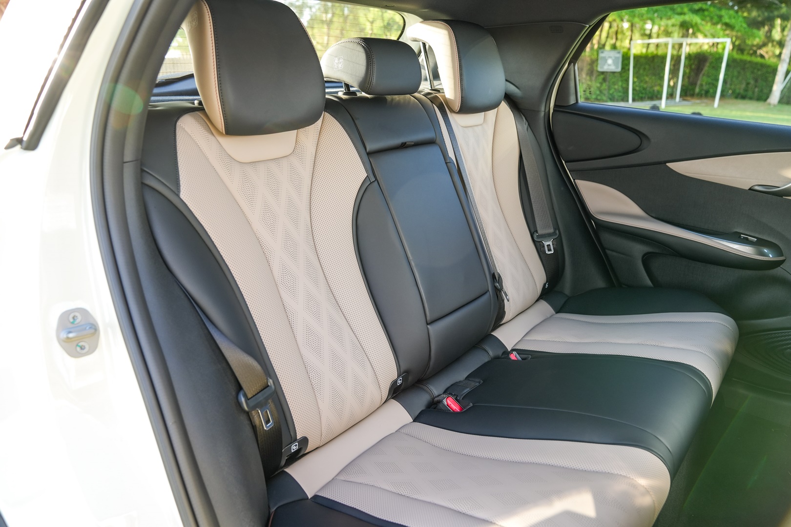 รูปภาพ บีวายดี BYD Dolphin Standard Range ปี 2023