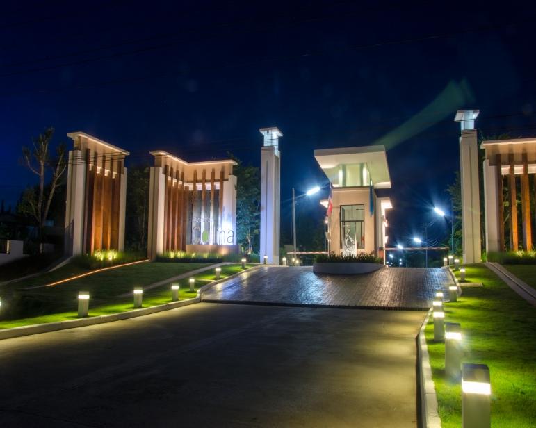 รูปภาพ เพลินจิต คอลลิน่า (Ploenchit Collina)