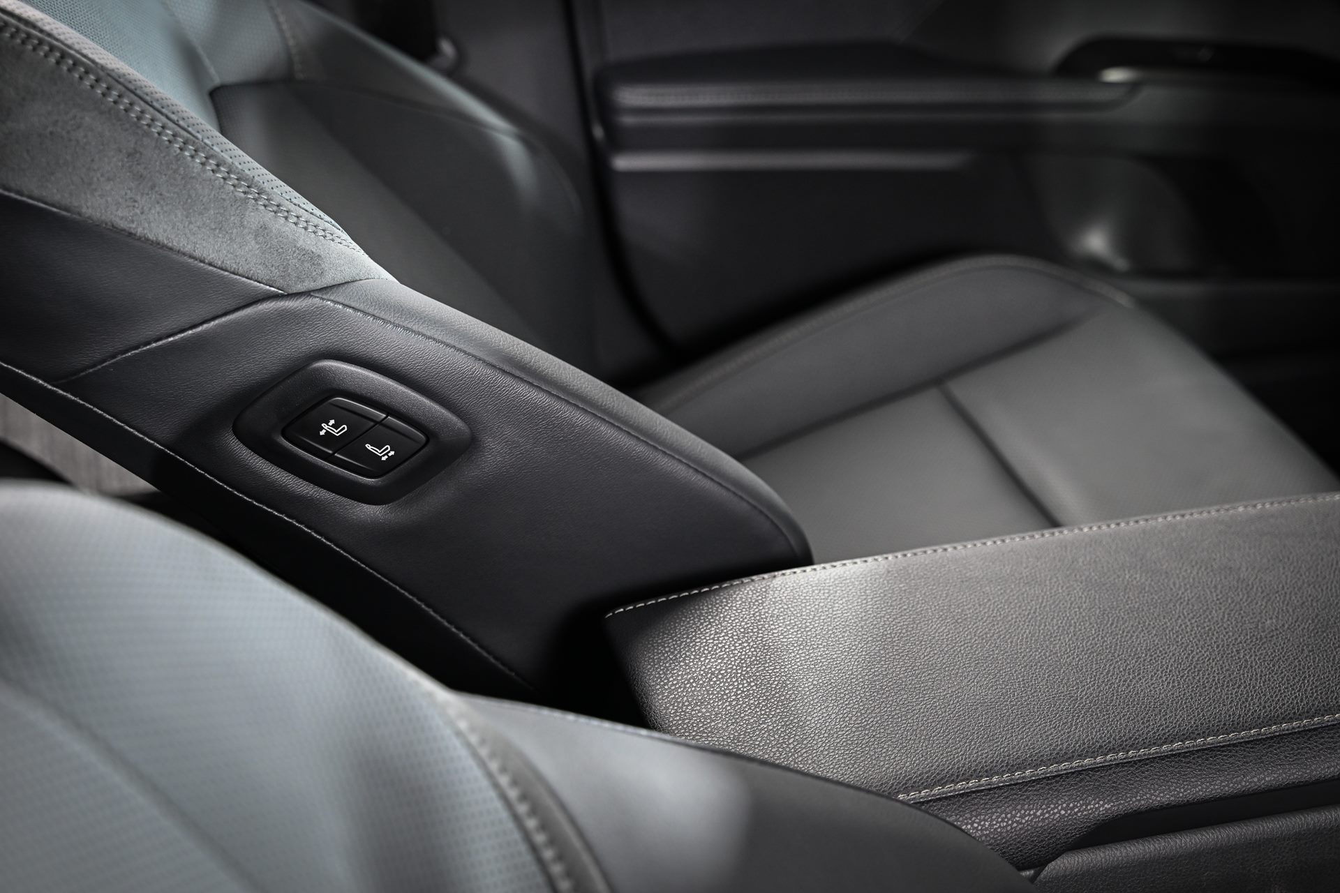 รูปภาพ โตโยต้า Toyota Camry HEV Premium ปี 2024