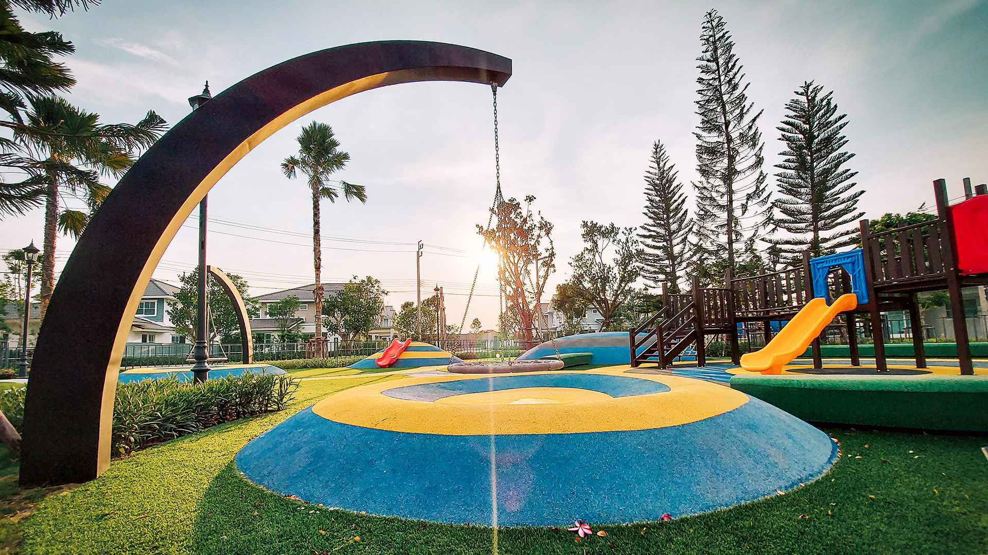 รูปภาพ สีวลี ศรีนครินทร์ - ร่มเกล้า (Sivalee Srinakarin - Romklao)