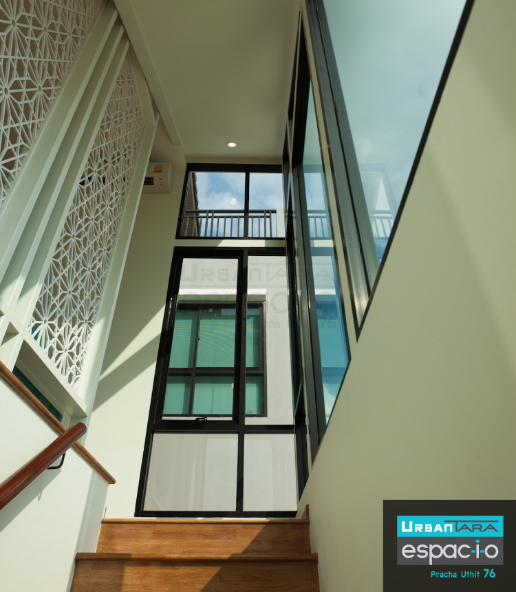 รูปภาพ เออเบิร์นธารา เอสพาสิโอ ประชาอุทิศ 76 (UrbanTara espac-i-o Pracha-uthit 76)