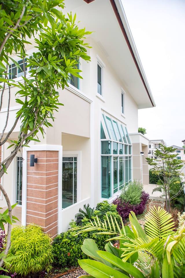 รูปภาพ เดอะพรอมิเน้นซ์ พราวด์ (The Prominence Proud)