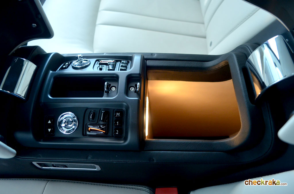 รูปภาพ โรลส์-รอยซ์ Rolls-Royce Phantom Series II Standard ปี 2012