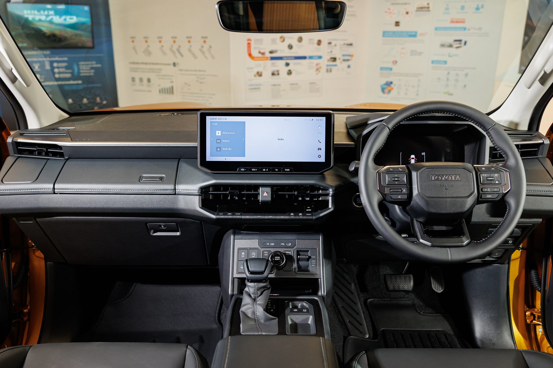 รูปภาพ โตโยต้า Toyota Hilux Travo Double Cab 4TREX 2.8 Overland AT ปี 2025