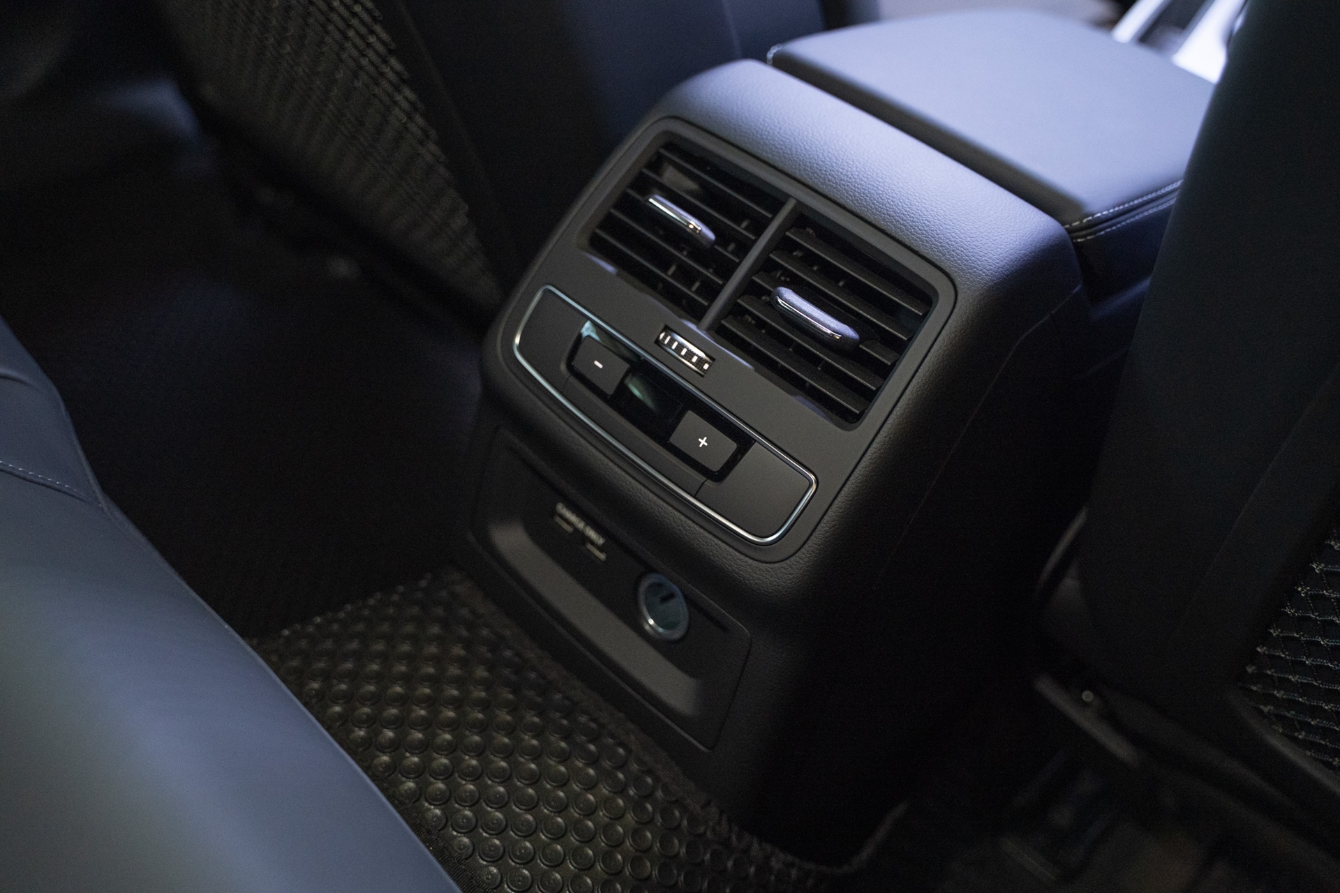 รูปภาพ อาวดี้ Audi A5 Sportback 45 TFSI quattro S line edition one ปี 2024