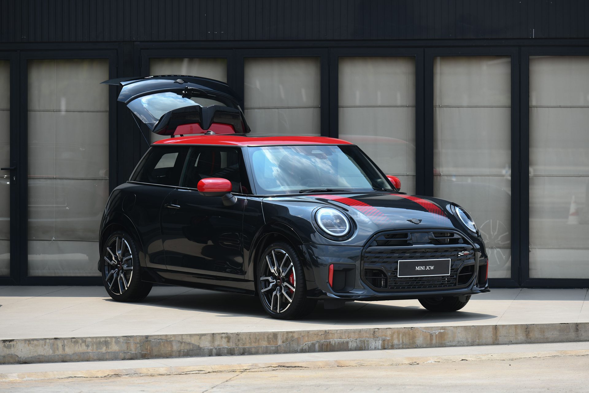 รูปภาพ มินิ Mini John Cooper Works 3-Door Hatch ปี 2025