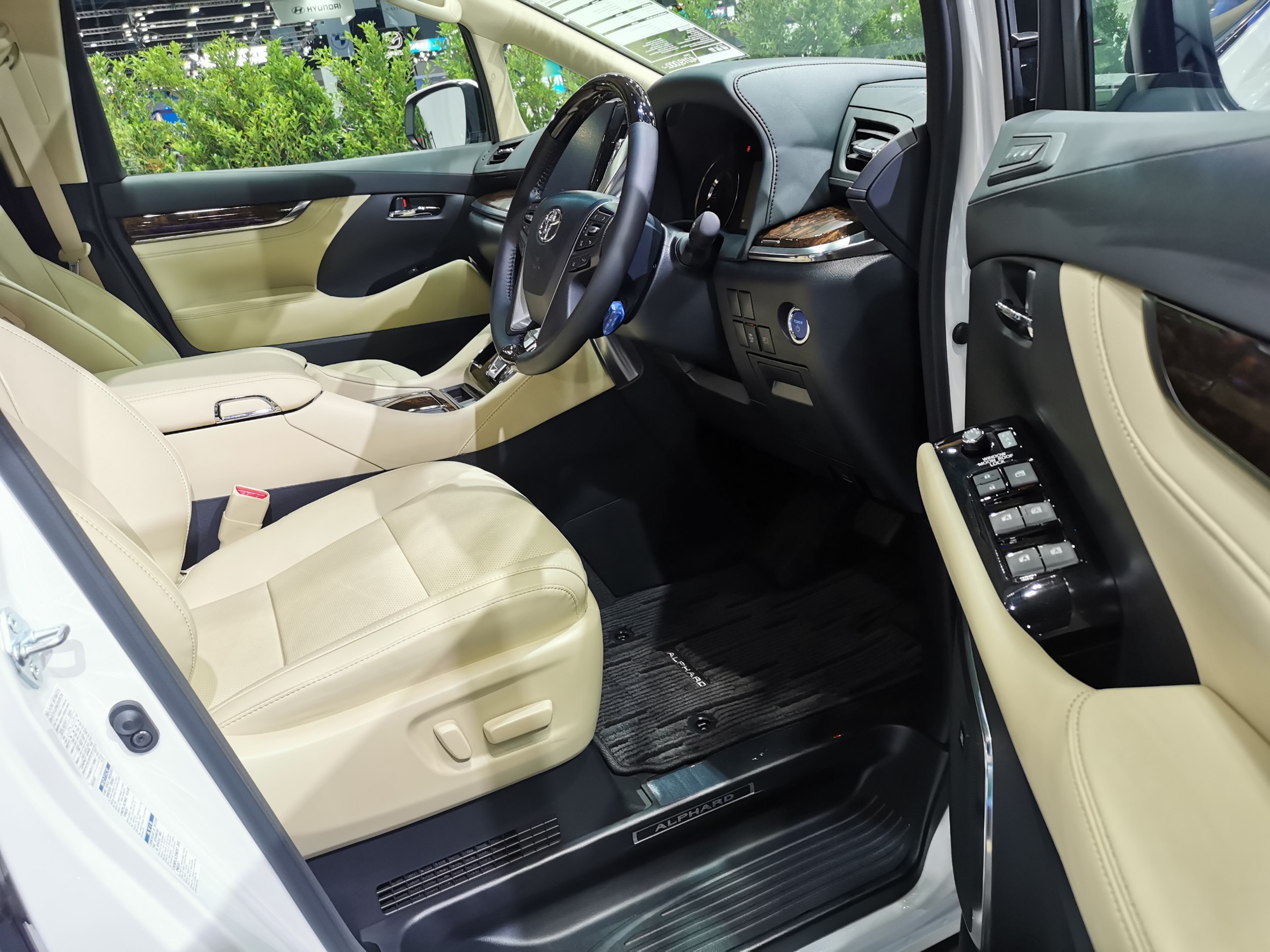 รูปภาพ โตโยต้า Toyota Alphard 2.5 Hybrid MY2020 ปี 2020