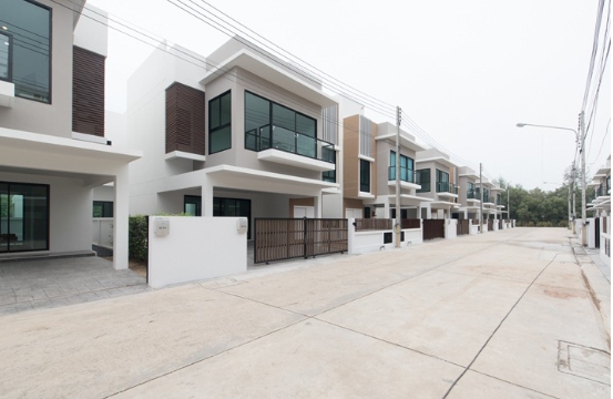 รูปภาพ เดอะเบย์ สกายคลิฟฟ์ (The Bay Skycliff)