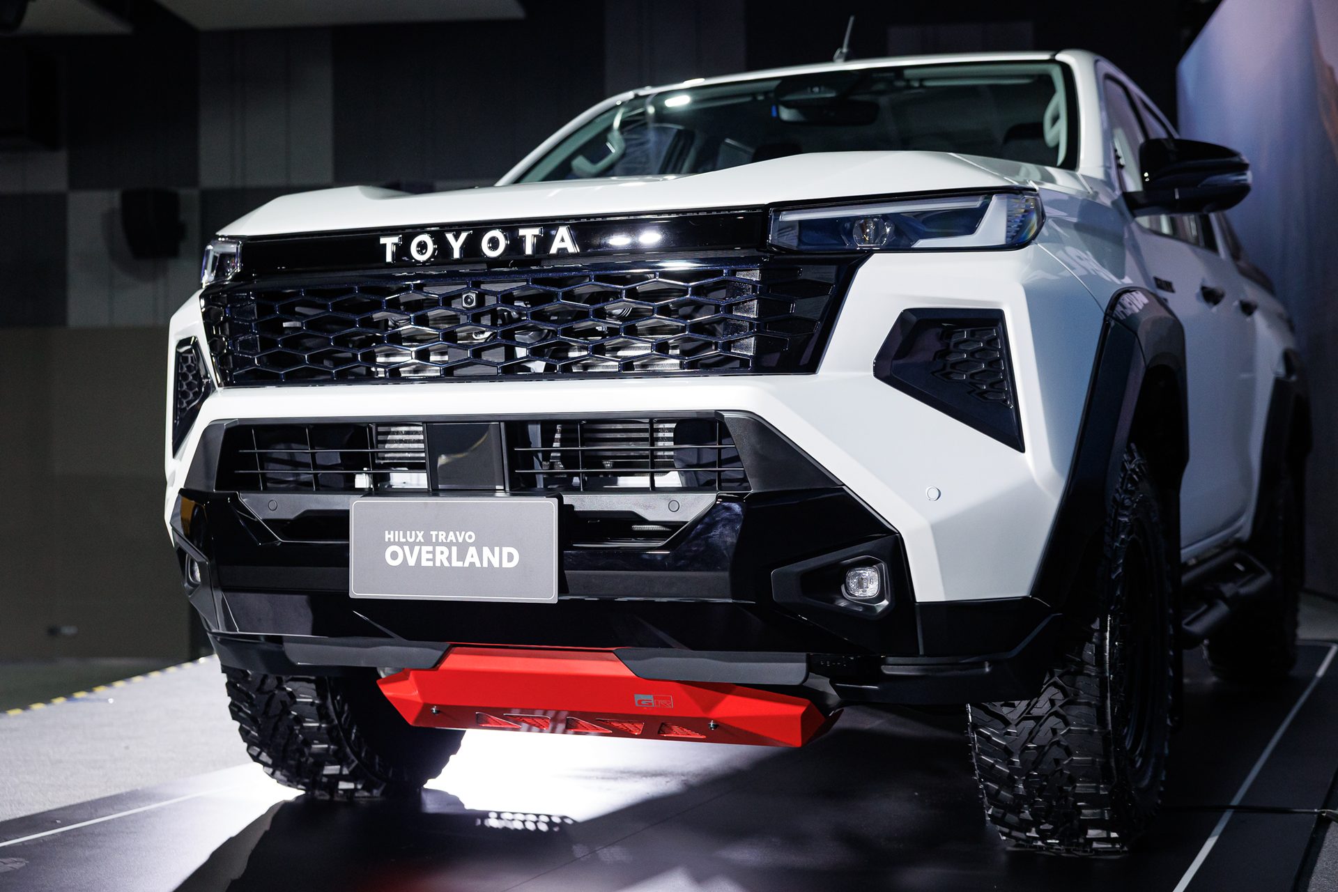 รูปภาพ โตโยต้า Toyota Hilux Travo Double Cab Prerunner 2.8 Overland Plus AT ปี 2025