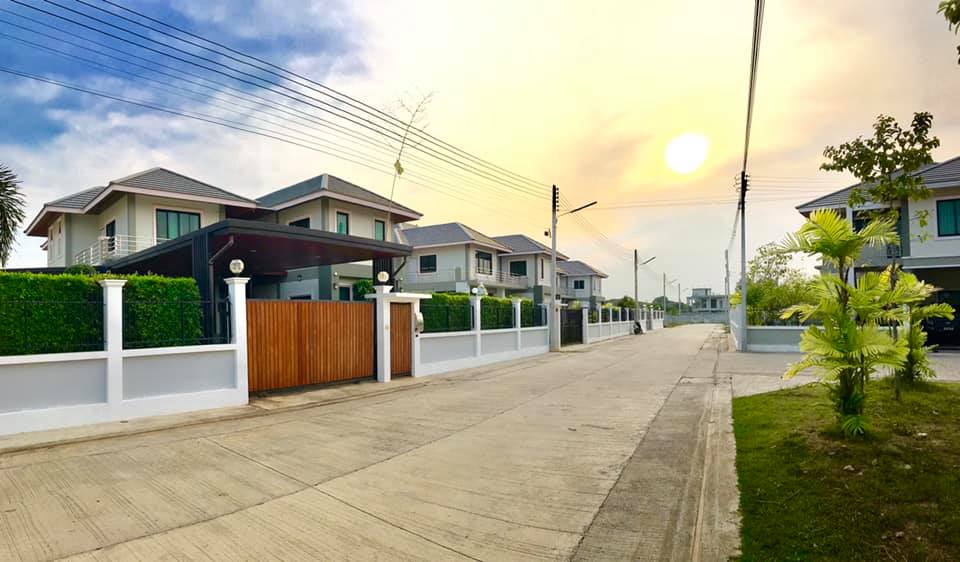 รูปภาพ บ้านเพ แลนด์ แอนด์ เฮ้าส์ (Ban Phe Land and Houses)