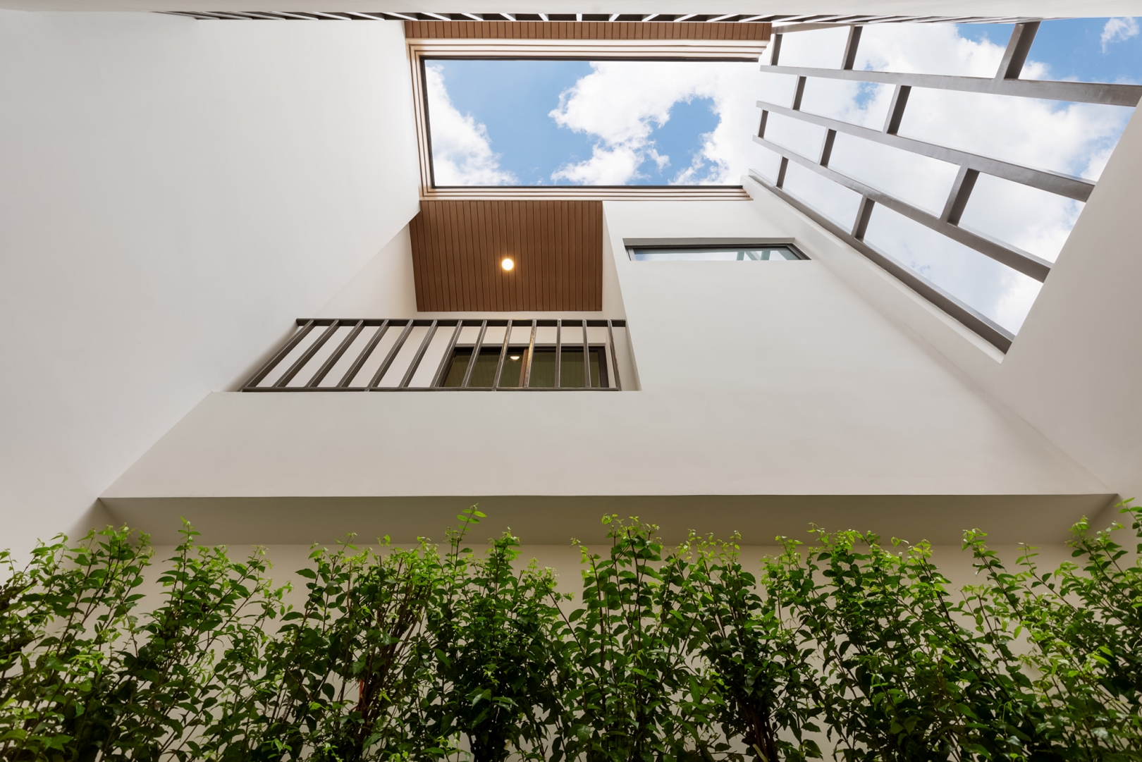 รูปภาพ เอชคิววัน แอท นาคนิวาส 20 วาริช เรียลเอสเตท (HQ1 @Nak Niwat 20 Warich Real Estate)