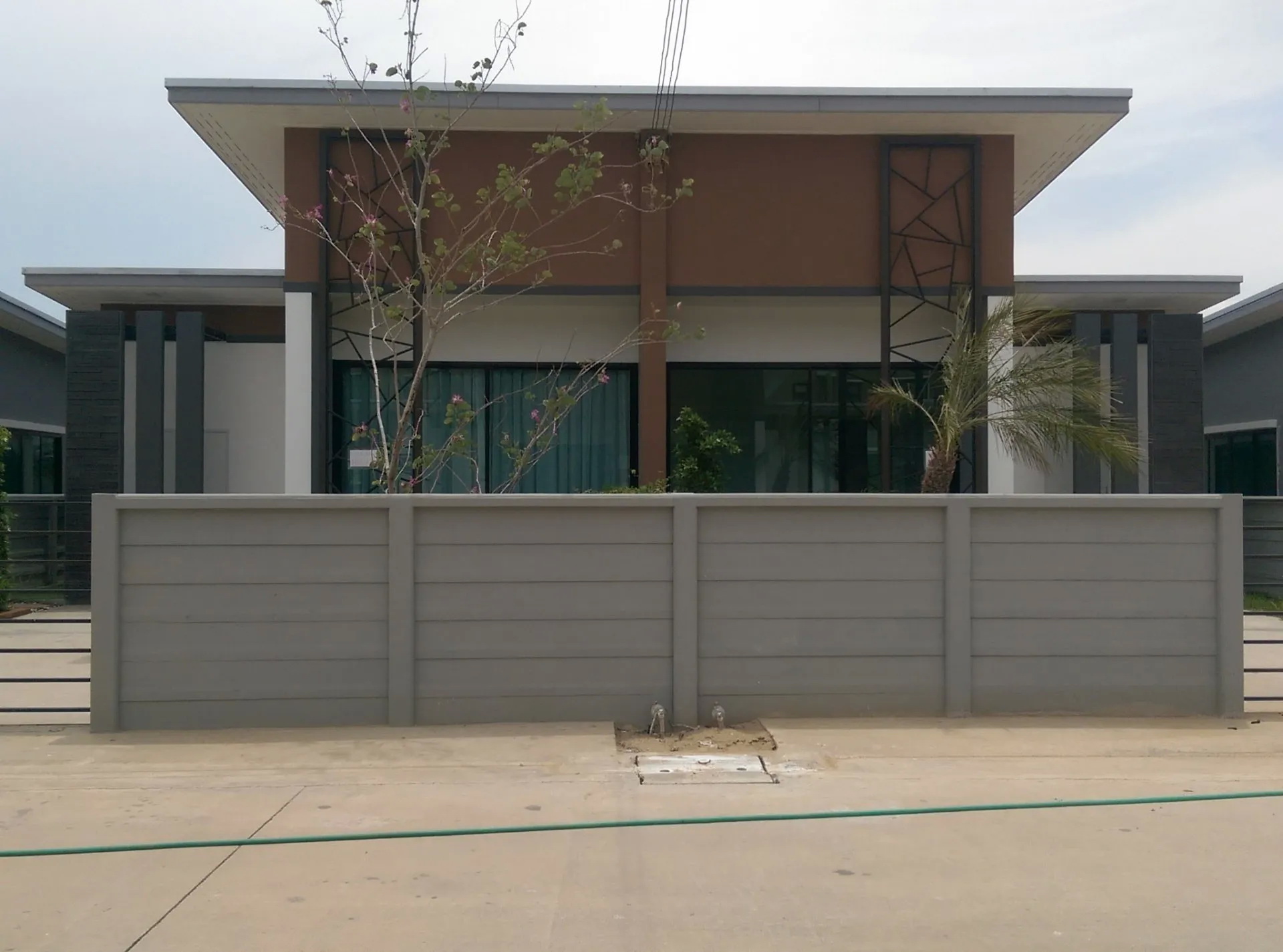 รูปภาพ บ้านร็อคการ์เด้น 3 (บีอาร์ @ แอโร) กรุงเทพฯ (Rock Garden 3 BR @ Aero)