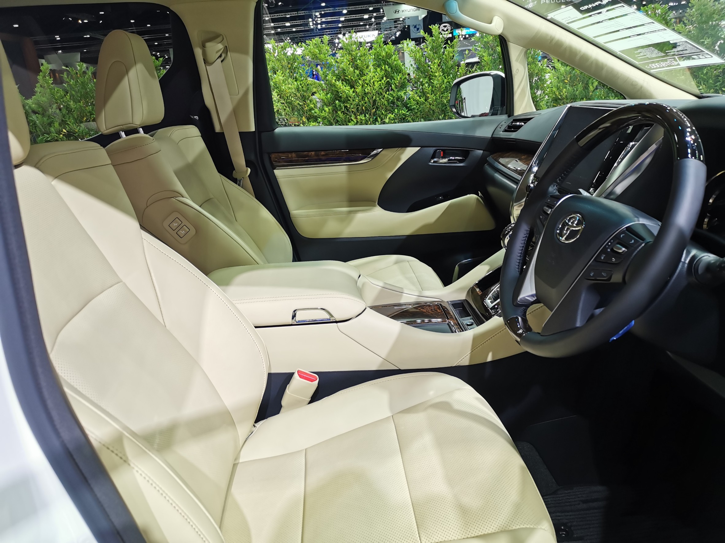 รูปภาพ โตโยต้า Toyota Alphard 2.5 Hybrid MY2020 ปี 2020