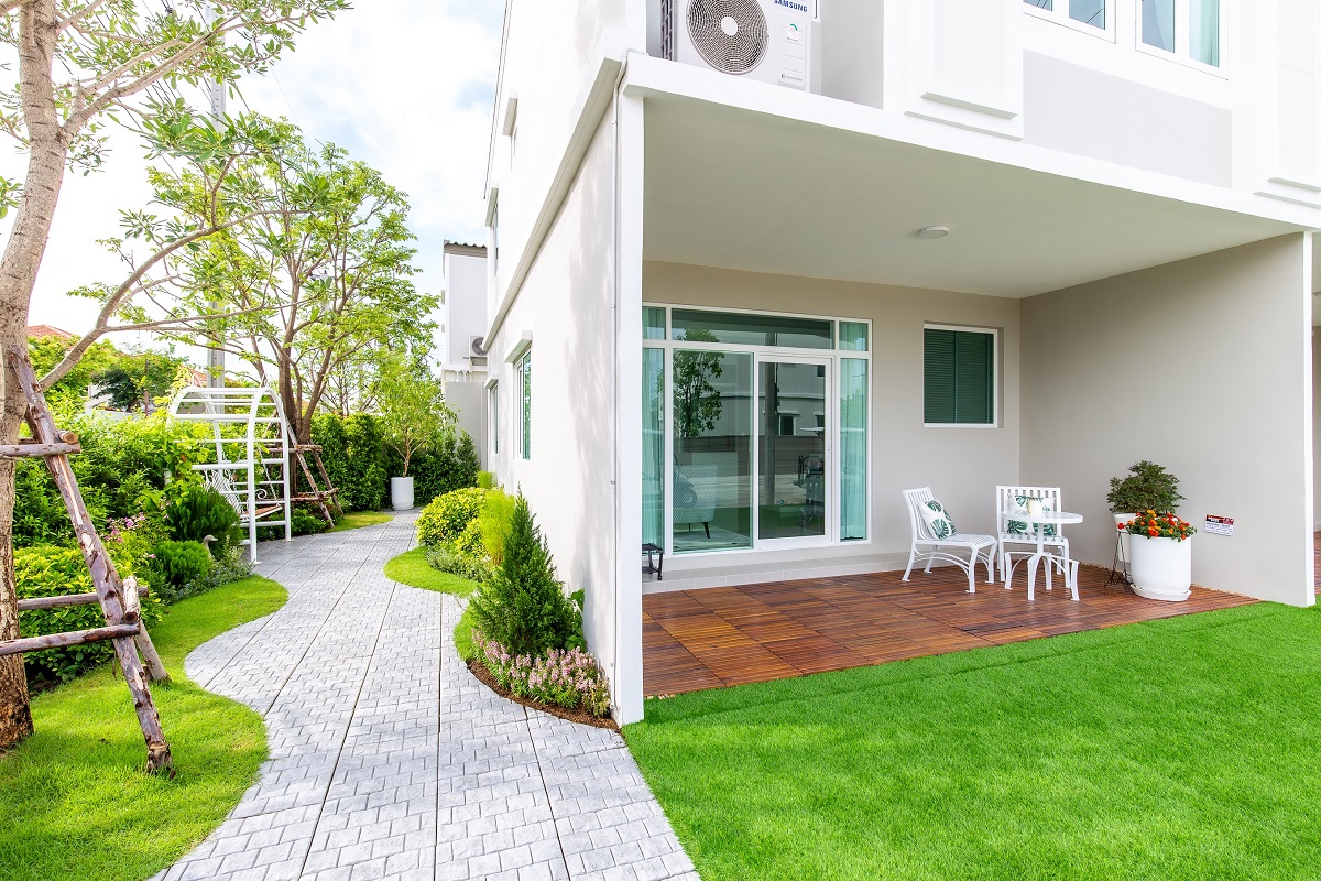 รูปภาพ กัสโต้ สุขสวัสดิ์ - ประชาอุทิศ (Gusto Suksawat - Prachautit)