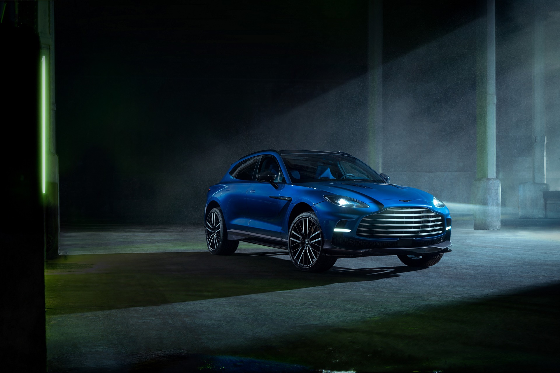 รูปภาพ แอสตัน มาร์ติน Aston Martin DBX 707 ปี 2023