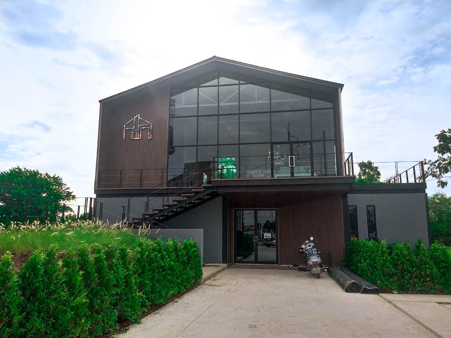 รูปภาพ แฟคทอรี่ยาร์ด @ ลำลูกกา (Factory Yard @ Lamlukka)