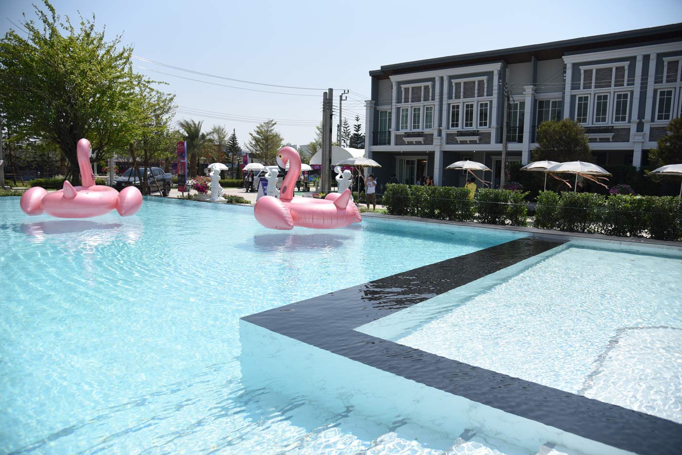 รูปภาพ โกลเด้น ทาวน์ สุขุมวิท-สถานีรถไฟฟ้าแบริ่ง (Golden Town Sukhumvit-Bearing Station)