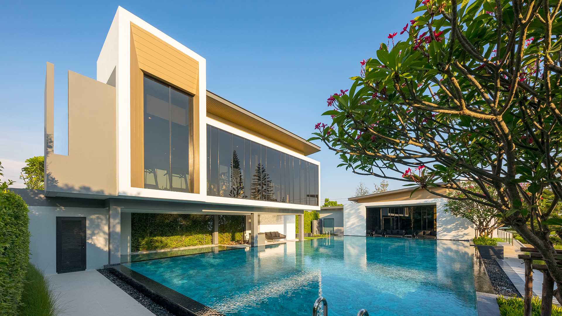 รูปภาพ มัณฑนา มอเตอร์เวย์ - กรุงเทพกรีฑาตัดใหม่ (Mantana Motorway - Krungthepkreethatadmai)