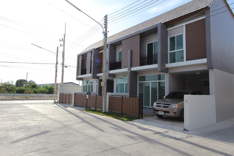 รูปภาพ ไอคอน ทาวน์ อ่างศิลา (Icon Town Ang Sila)