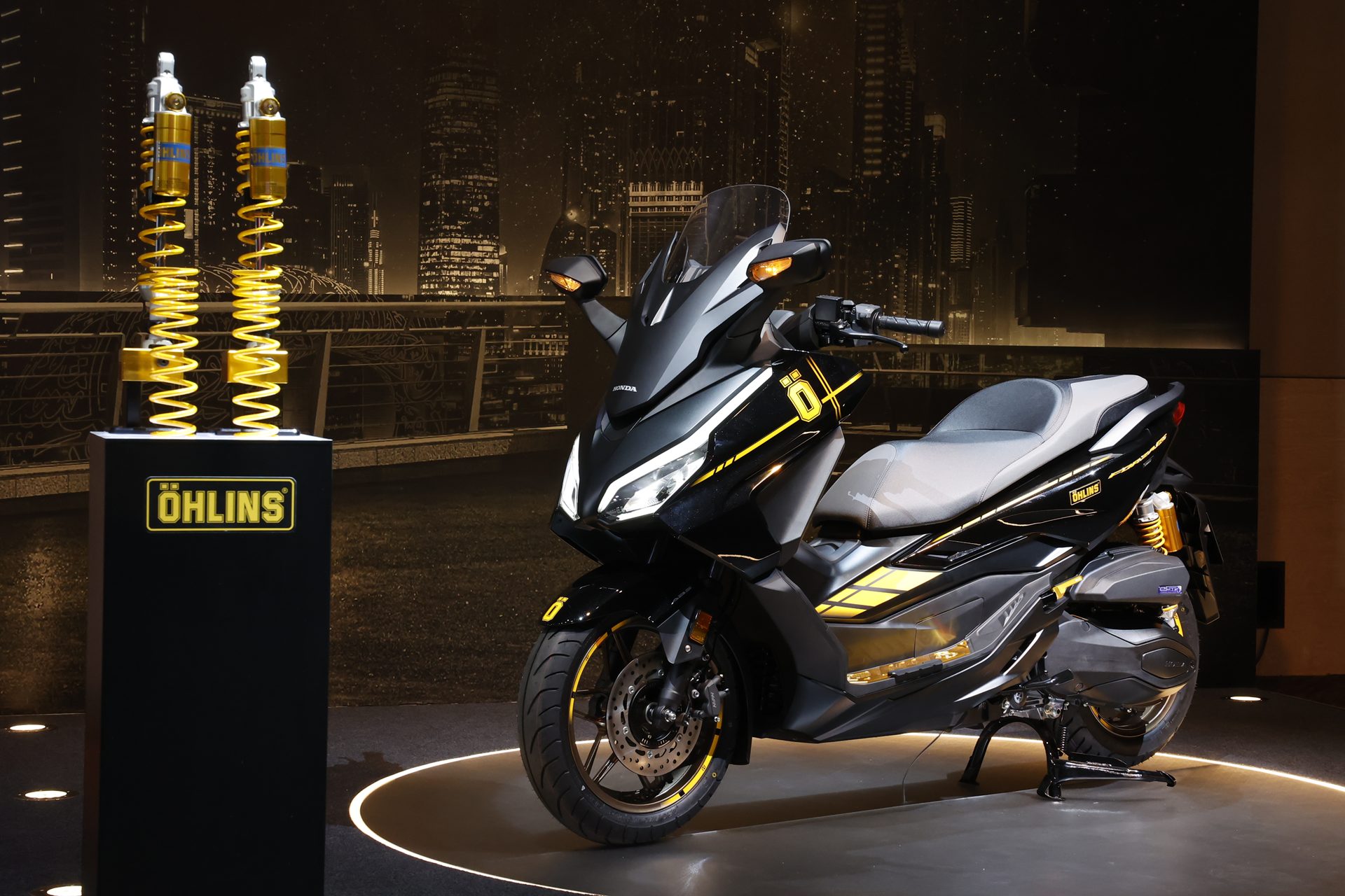 รูปภาพ ฮอนด้า Honda Forza 350 Special Edition x Ohlins ปี 2025