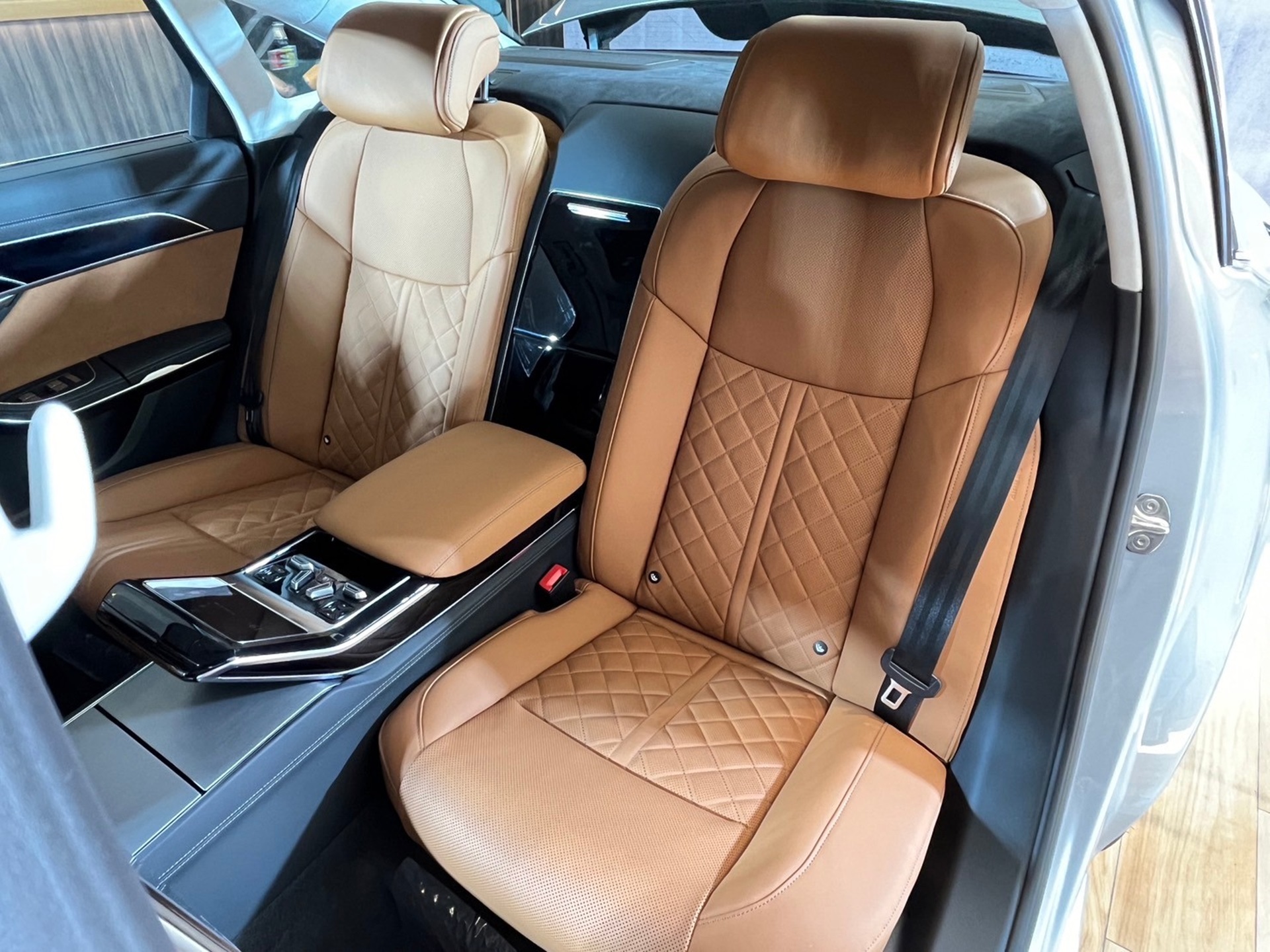 รูปภาพ อาวดี้ Audi A8 L 60 TFSI e quattro Prestige S line ปี 2023