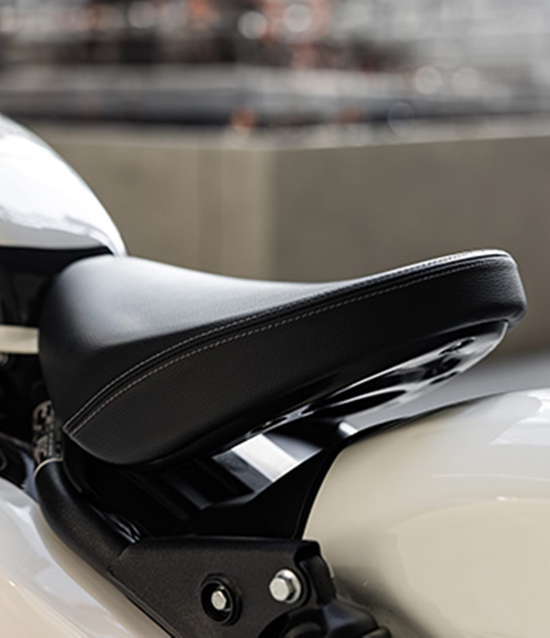 รูปภาพ โรยัล เอ็นฟีลด์ Royal Enfield Shotgun 650 Stencil White ปี 2024