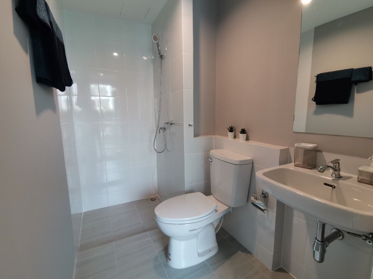 รูปภาพ เสนา คิทท์ เทพารักษ์-บางบ่อ (Sena Kith Thepharak-Bangbo)