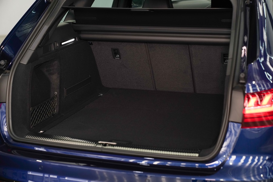 รูปภาพ อาวดี้ Audi A4 Avant 45 TFSI quattro S line Black Edition ปี 2020