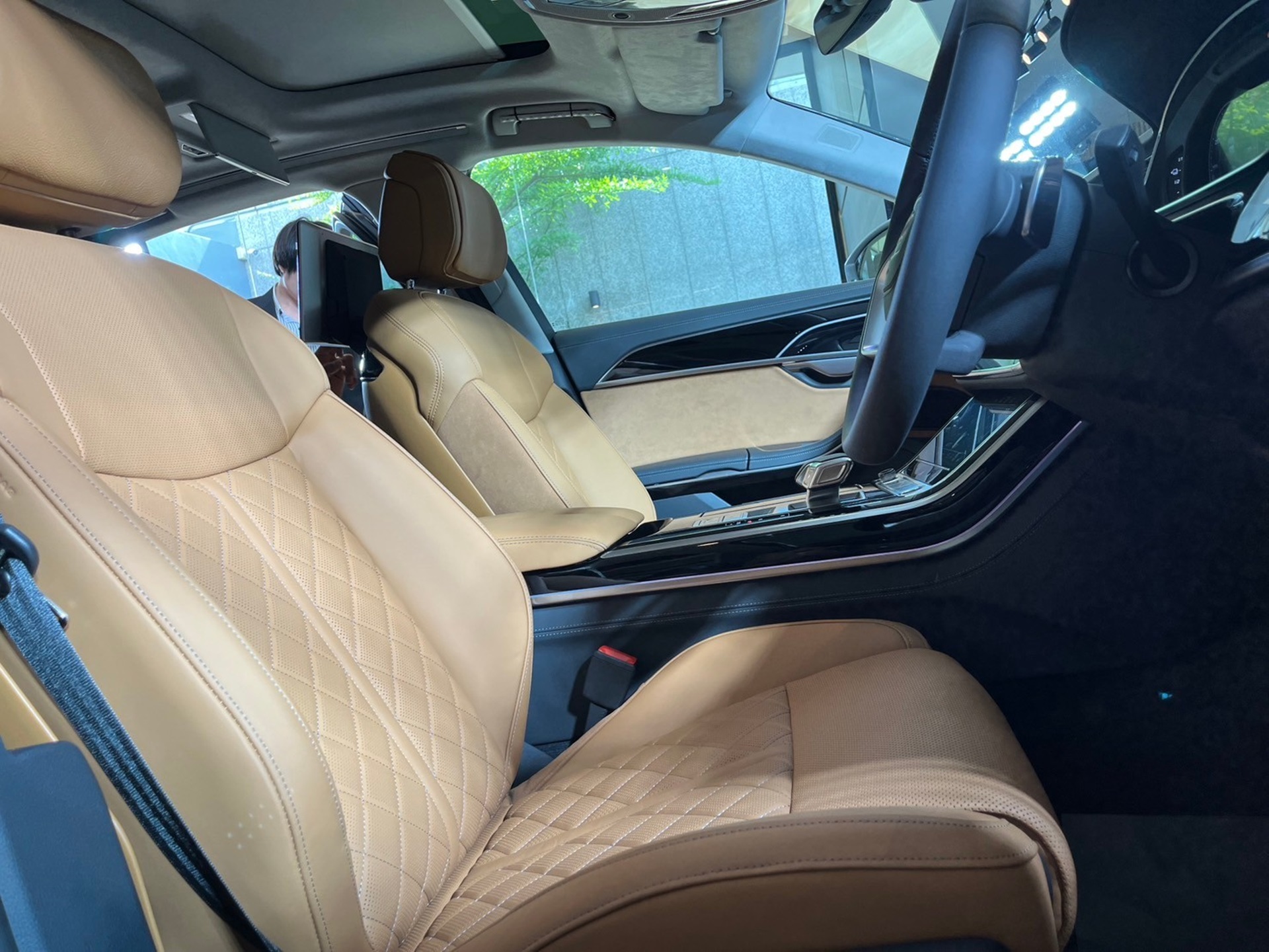 รูปภาพ อาวดี้ Audi A8 L 60 TFSI e quattro Prestige S line ปี 2023