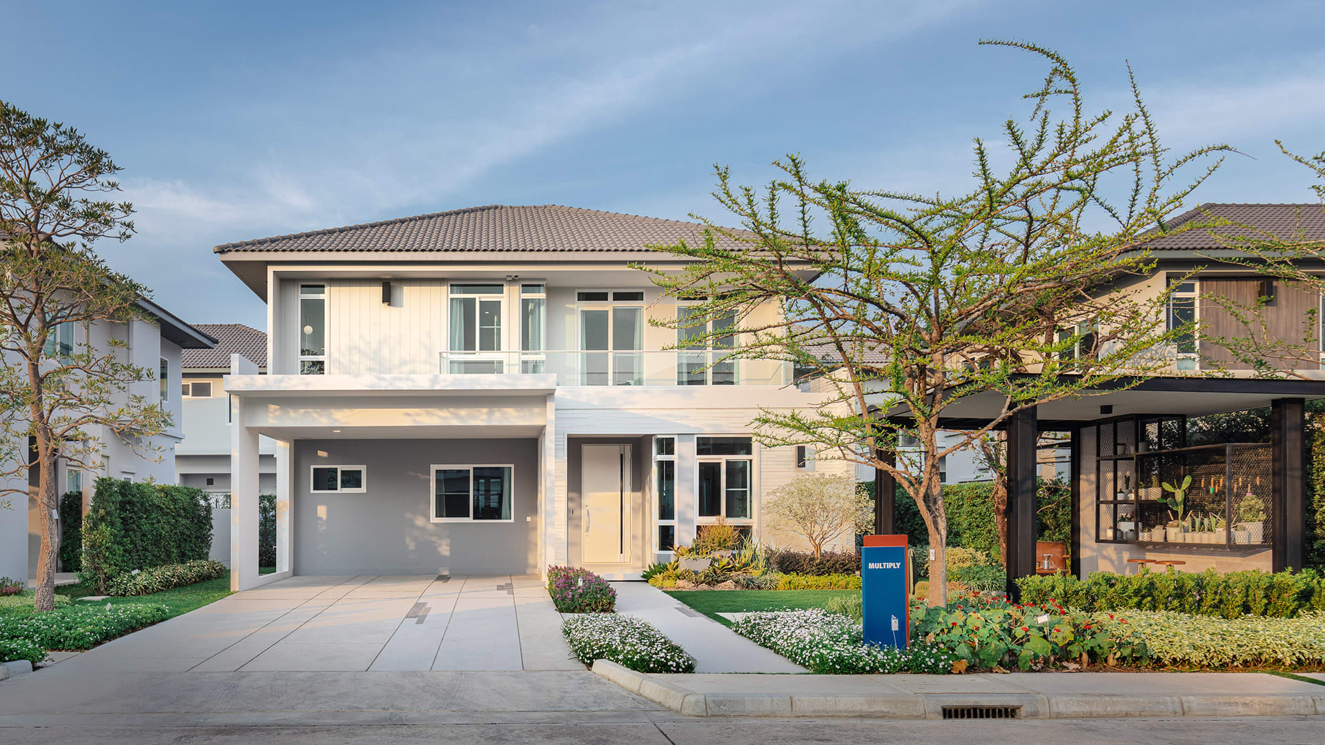 รูปภาพ มัณฑนา บางนา - วงแหวน (Mantana Bangna - Wongwaen)