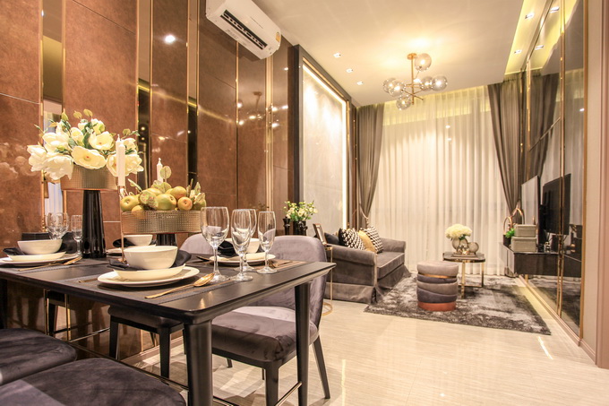 รูปภาพ เมย์แฟร์ เพลส วิคทอรี่ โมนูเมนต์ (Mayfair Place Victory Monument)