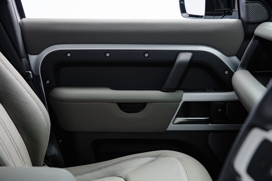 รูปภาพ แลนด์โรเวอร์ Land Rover Defender 110 Petrol 3.0 SE Ingenium MHEV ปี 2020