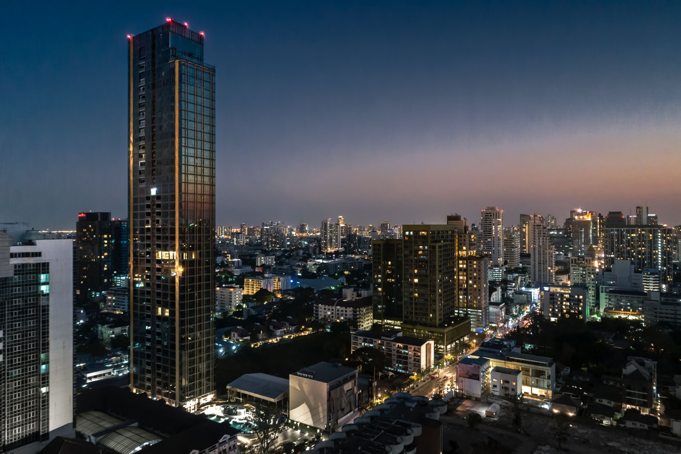 รูปภาพ เดอะ โมนูเมนต์ ทองหล่อ (The Monument Thong Lo)