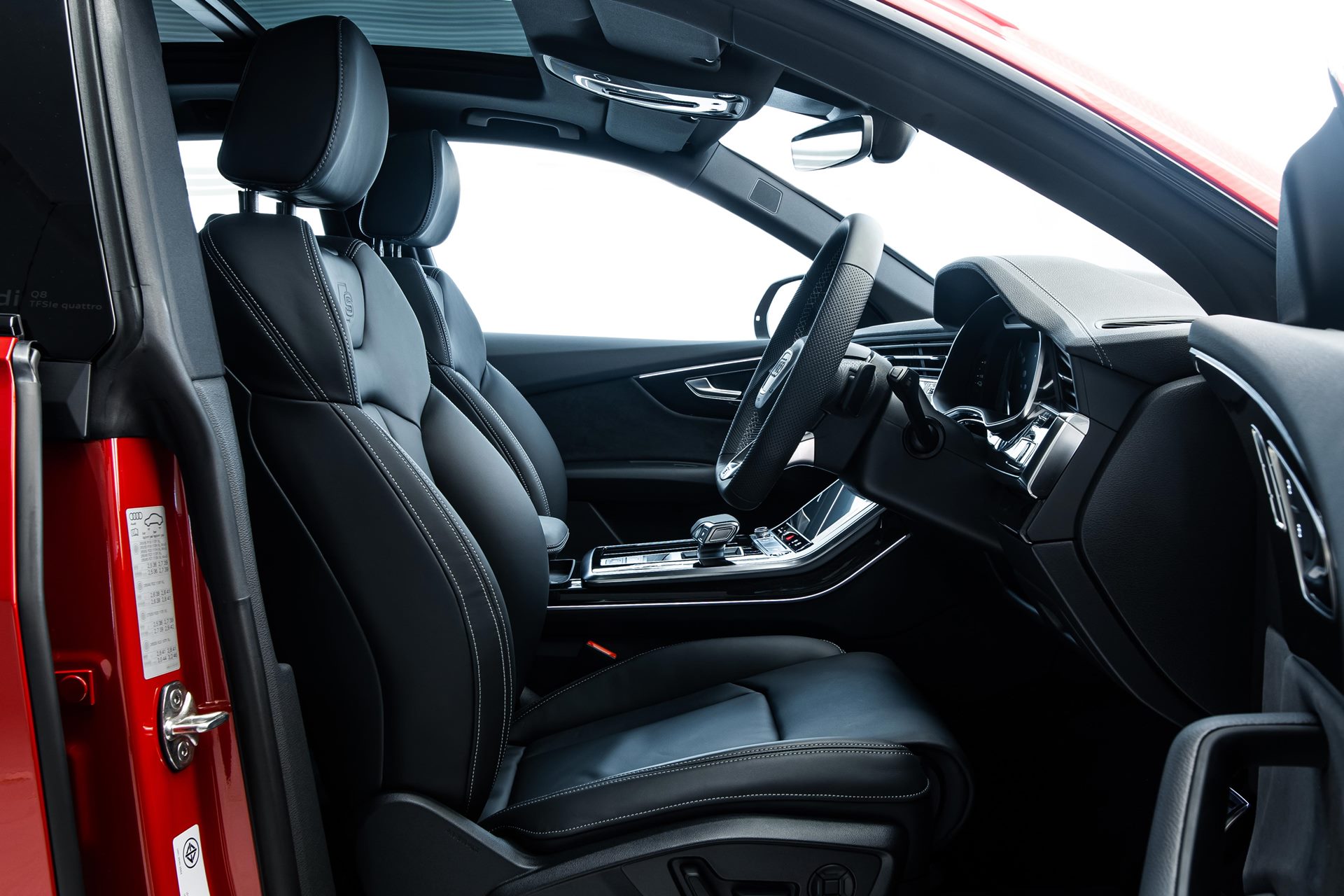 รูปภาพ อาวดี้ Audi Q8 TFSI e quattro S line edition one ปี 2024