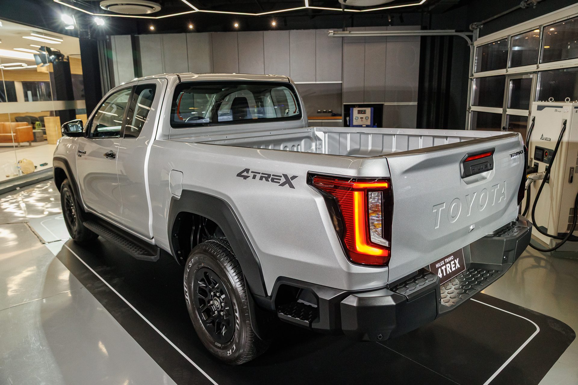 รูปภาพ โตโยต้า Toyota Hilux Travo Smart Cab 4TREX 2.8 Premium AT ปี 2025