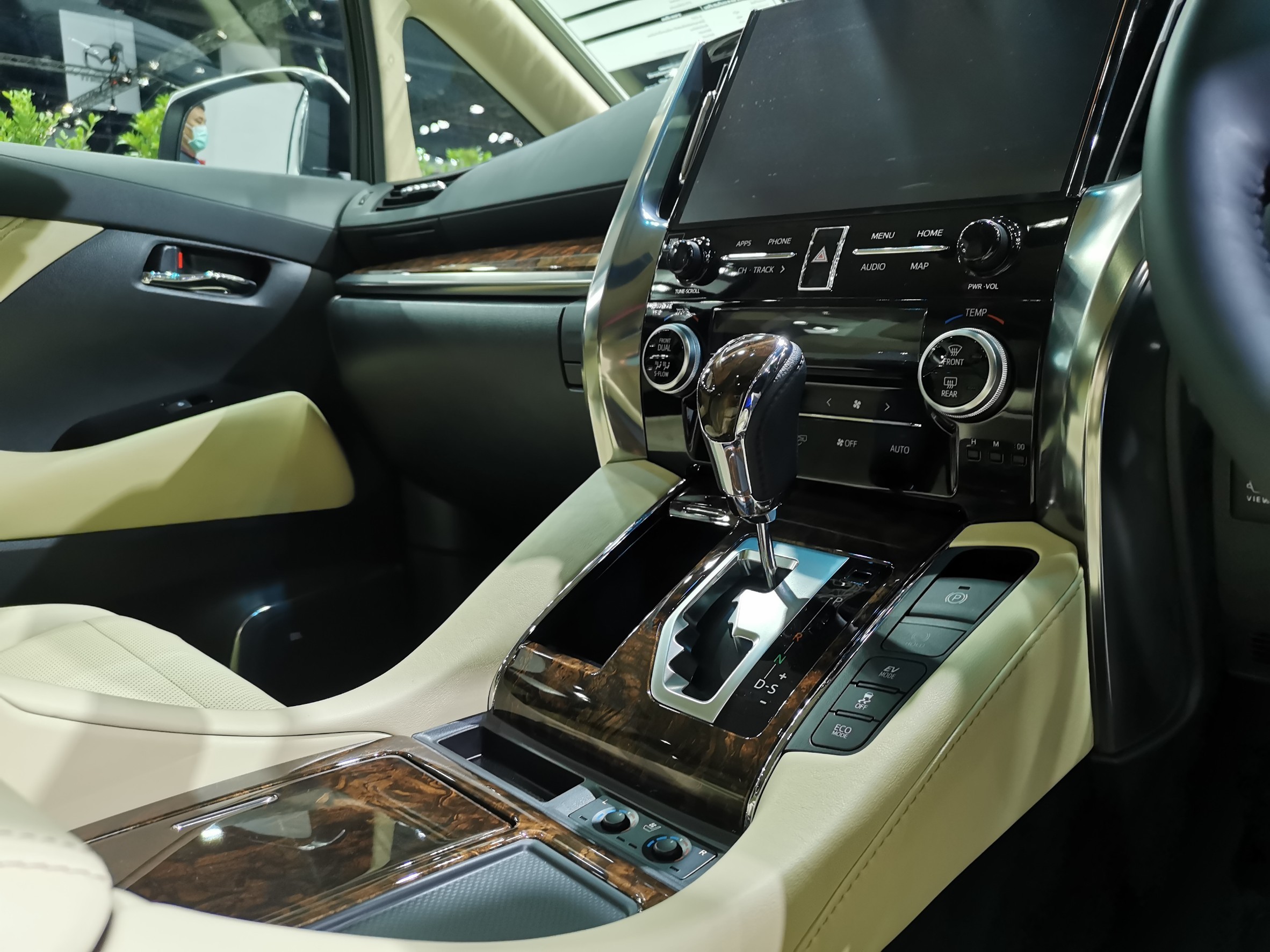 รูปภาพ โตโยต้า Toyota Alphard 2.5 Hybrid MY2020 ปี 2020