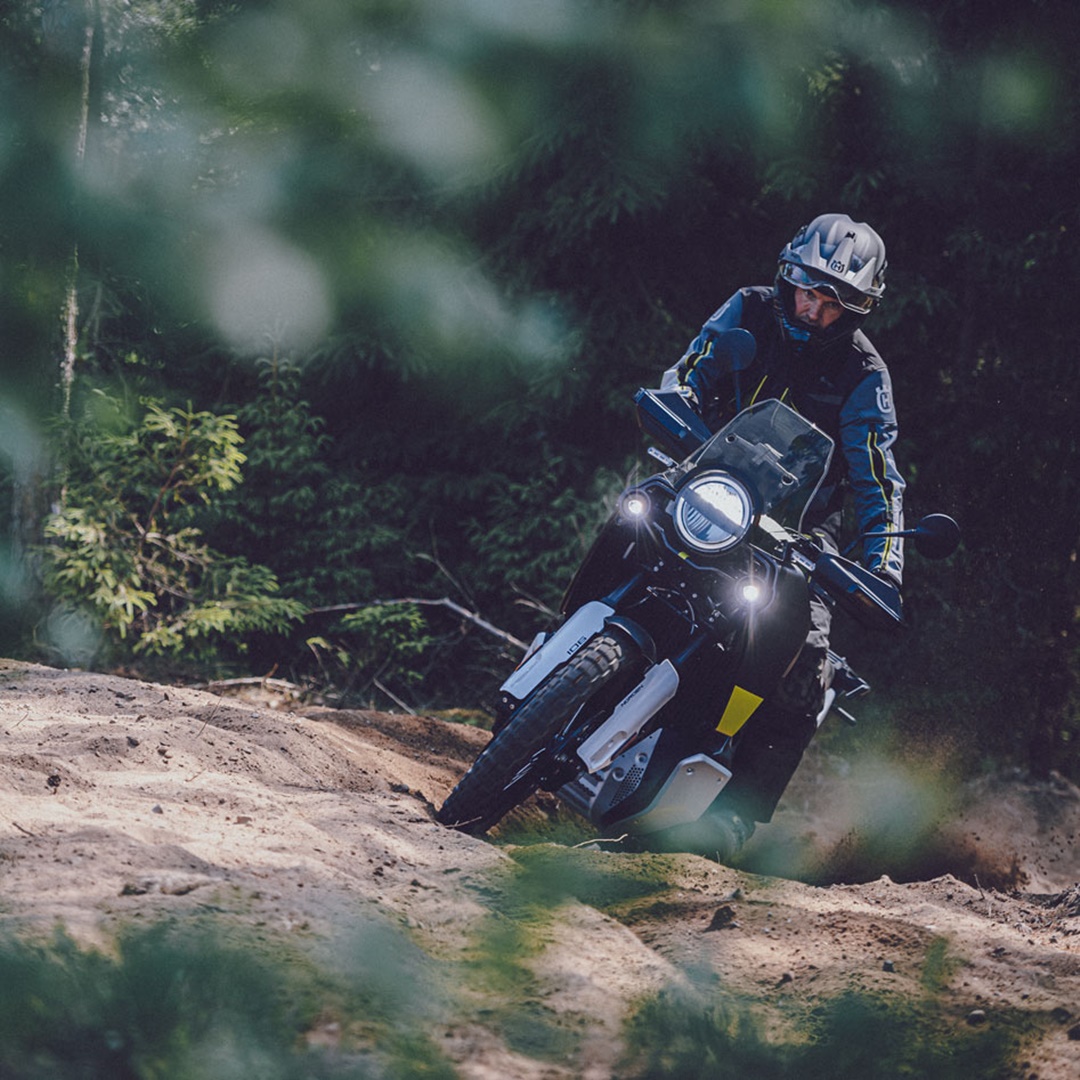 รูปภาพ ฮุสวาน่า Husqvarna Travel Norden 901 ปี 2023