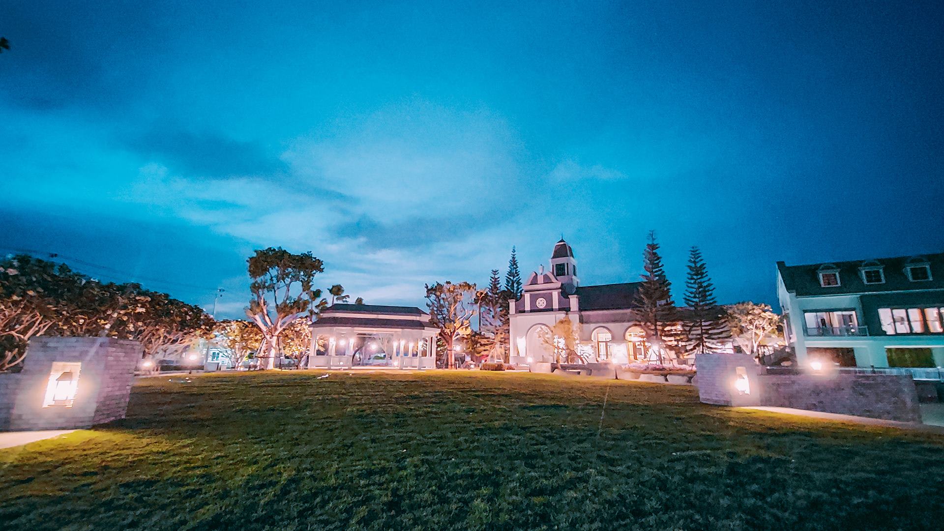 รูปภาพ สีวลี ศรีนครินทร์ - ร่มเกล้า (Sivalee Srinakarin - Romklao)