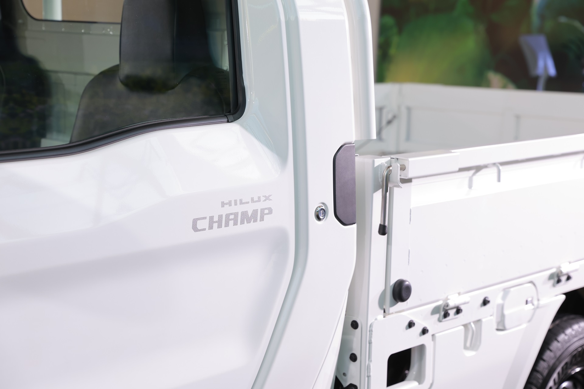 รูปภาพ โตโยต้า Toyota Hiliux Champ 2.7 Gasoline AT SWB ปี 2023