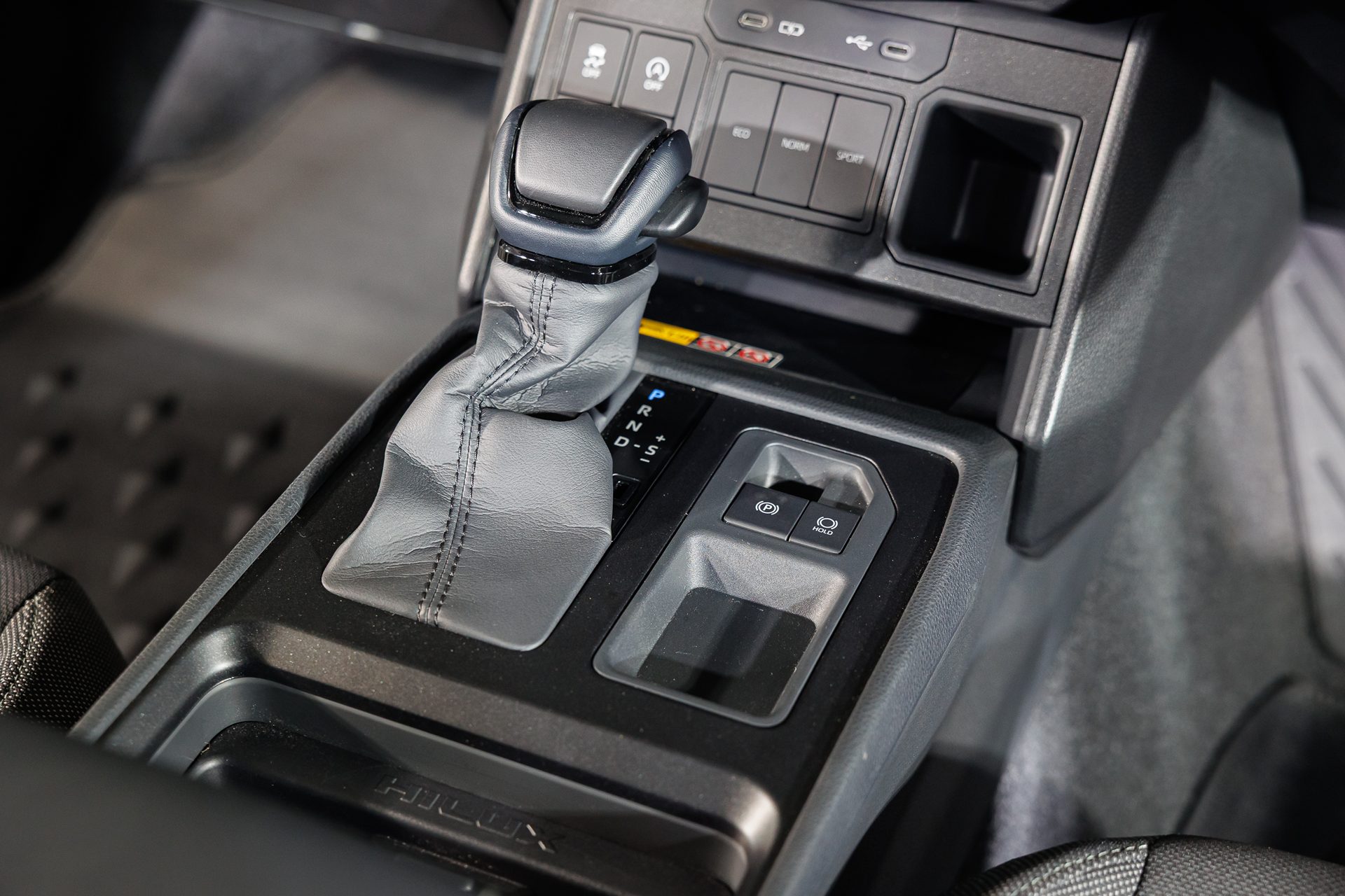 รูปภาพ โตโยต้า Toyota Hilux Travo Double Cab Prerunner 2.8 Premium AT ปี 2025