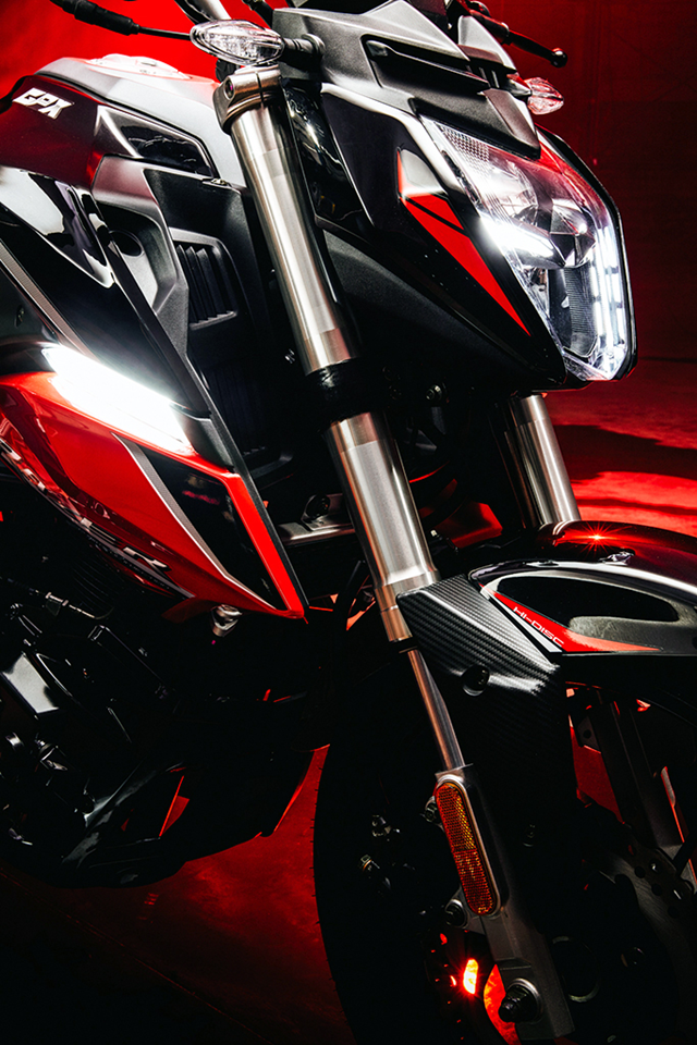 รูปภาพ จีพีเอ็กซ์ GPX Razer 220 ปี 2018