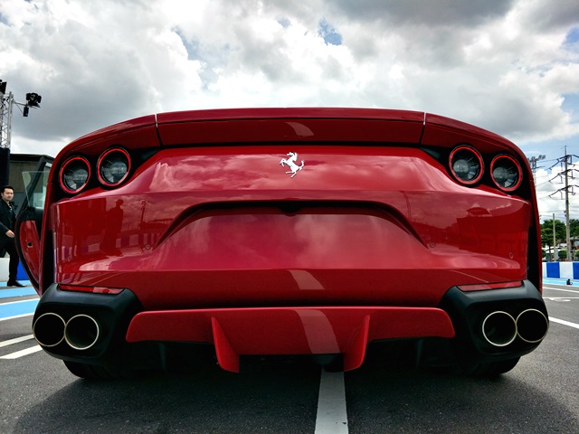 รูปภาพ เฟอร์รารี่ Ferrari 812 Superfast V12 ปี 2017