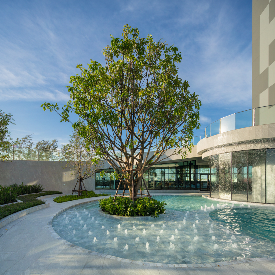 รูปภาพ เอลลิโอ สาทร-วุฒากาศ (Elio Sathorn-Wutthakat)