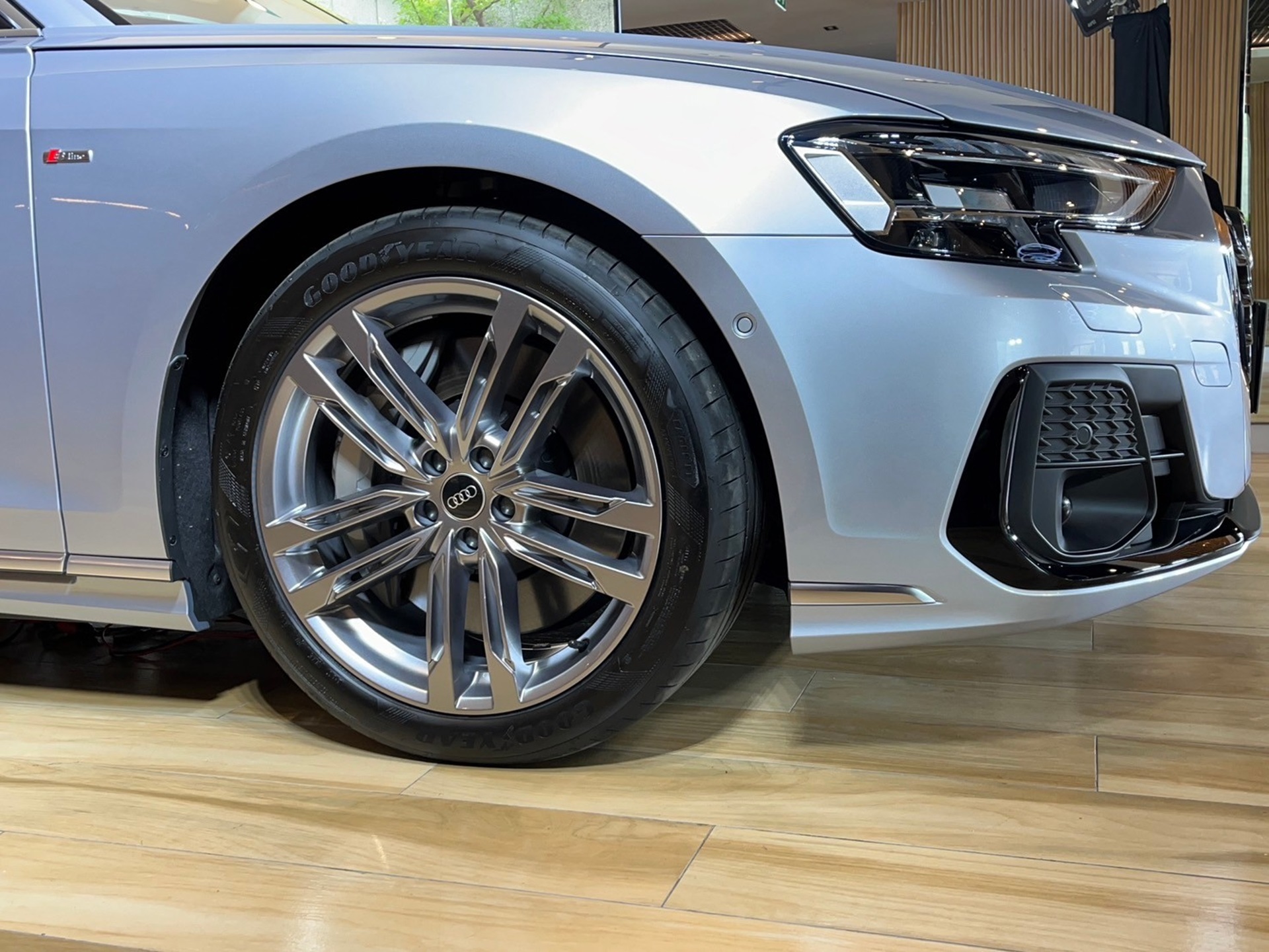 รูปภาพ อาวดี้ Audi A8 L 60 TFSI e quattro Prestige S line ปี 2023