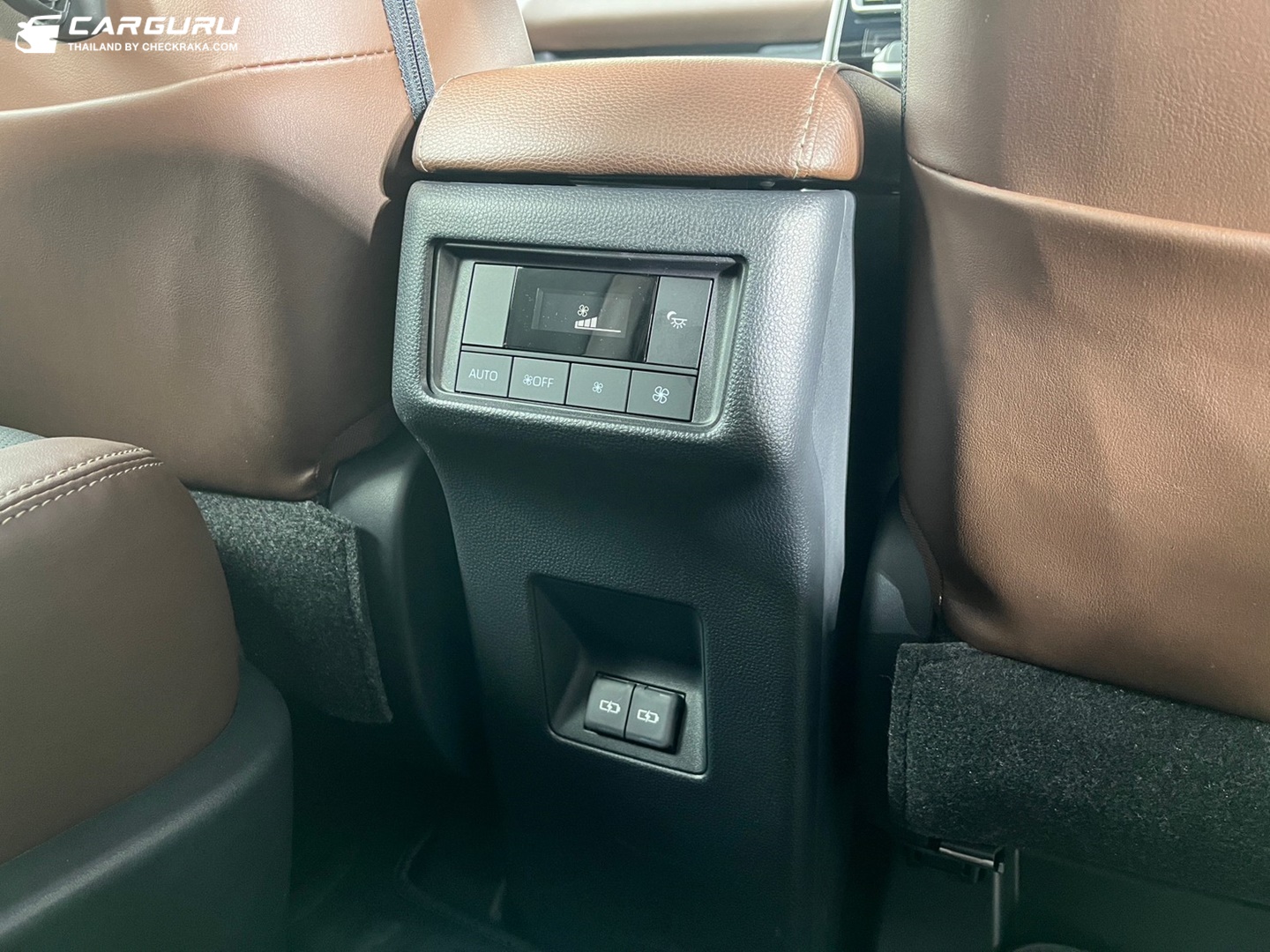 รูปภาพ โตโยต้า Toyota Innova Zenix 2.0 HEV Premium ปี 2023