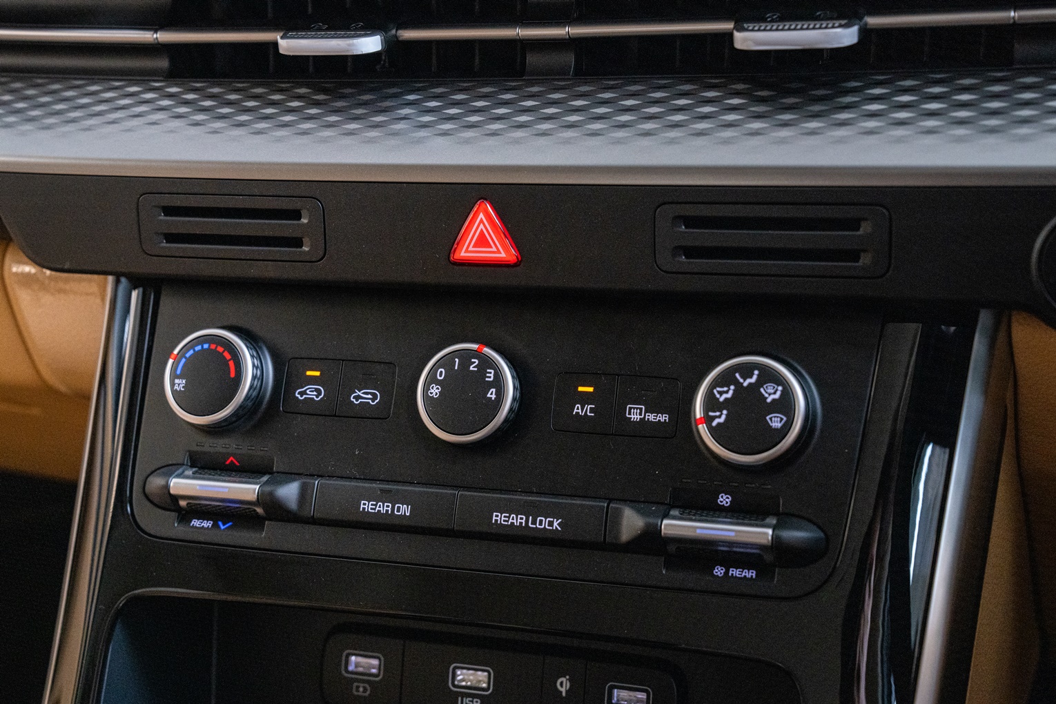 รูปภาพ เกีย KIA Carnival LX ปี 2023