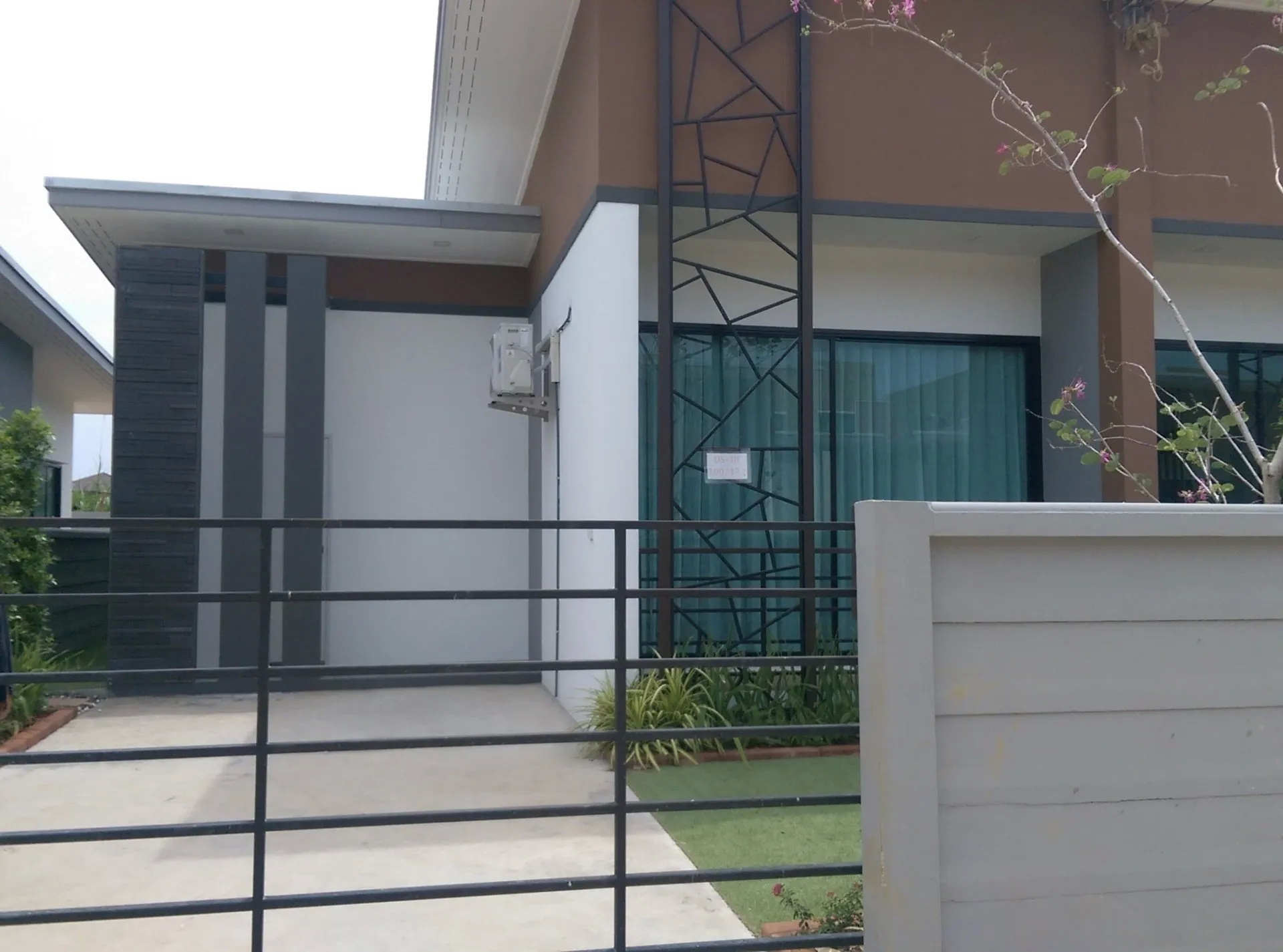 รูปภาพ บ้านร็อคการ์เด้น 3 (บีอาร์ @ แอโร) กรุงเทพฯ (Rock Garden 3 BR @ Aero)