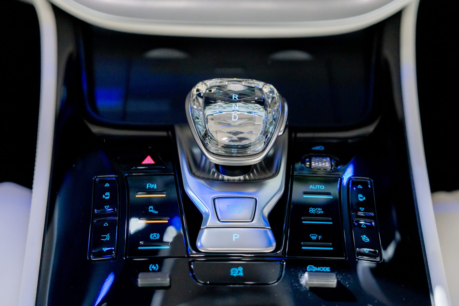 รูปภาพ เดนซ่า Denza D9 Premium ปี 2024